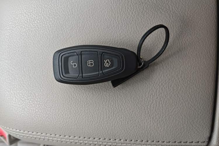 Used Ford Kuga 2015 2.0L GTDi Four-Wheel-Drive Sport Model