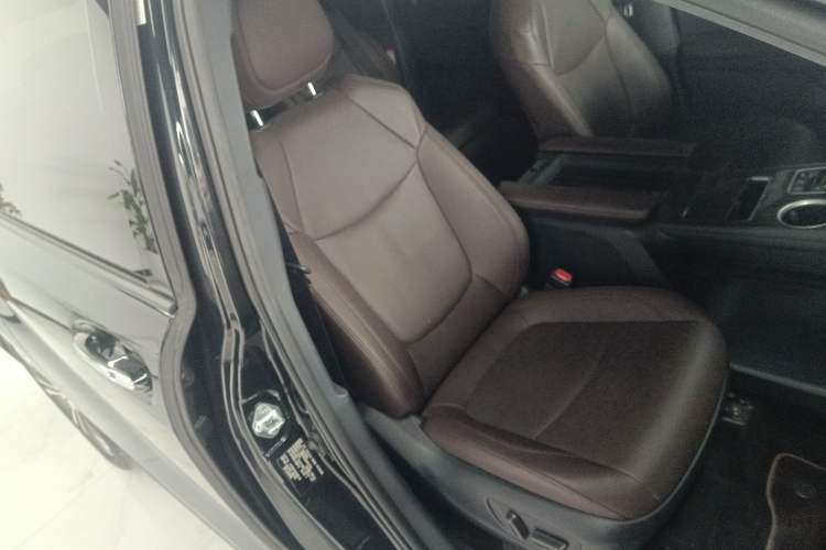 Used Toyota Granvia 2022 2.5L Hybrid Flagship Edition