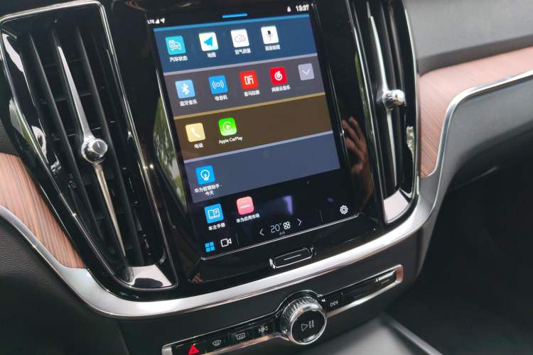 Used Volvo S60 2025 B4 Zhiyuan Luxury Edition Audio And AC Panel