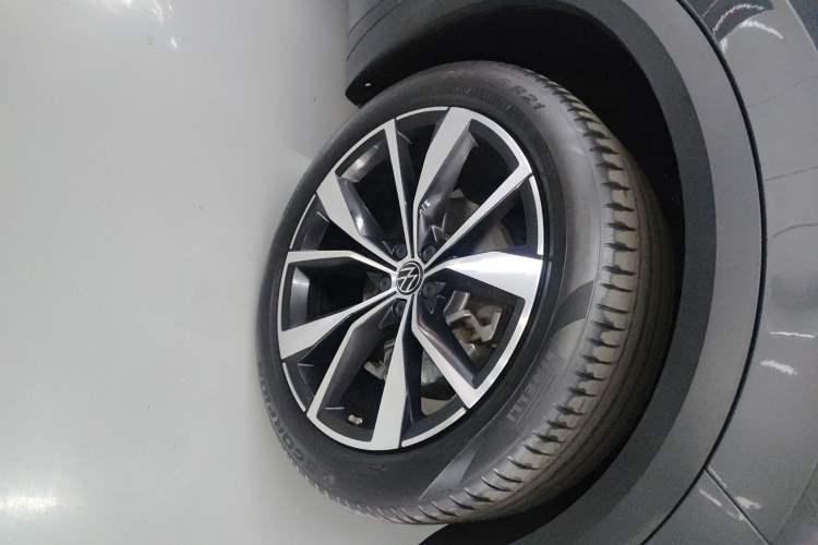 Used Volkswagen Talagon 2024 530TSI Four-Wheel-Drive Flagship Shengjing Pro Shared Edition 6 Seats Right Front Wheel Hub