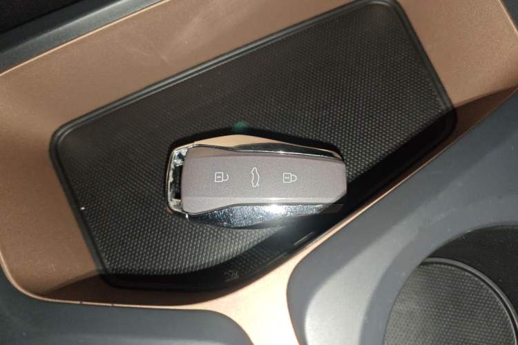 Used JAC Yiwei E10X 2024 Charming Edition 301km Lite