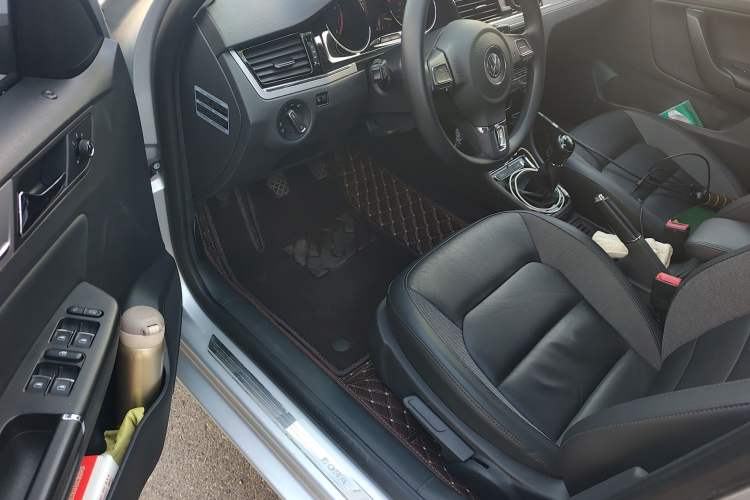 Used Volkswagen Bora 2015 Zhuihui Edition 1.6L Manual Comfort Model Driver Seat