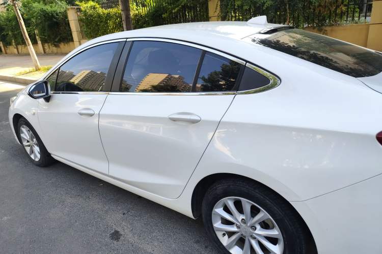 Used Chevrolet Cruze 2017 1.5L Automatic Pioneer Sunroof Edition