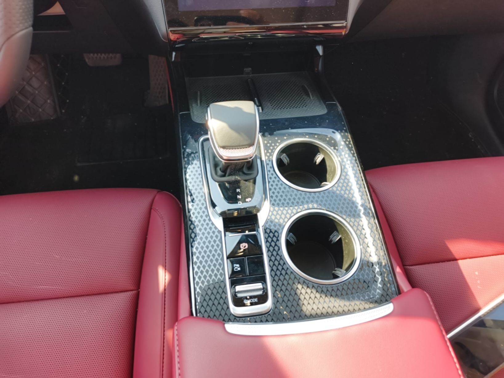 Hongqi HS3 PHEV 2025 Model 117km Jingwei Edition — снимка 16