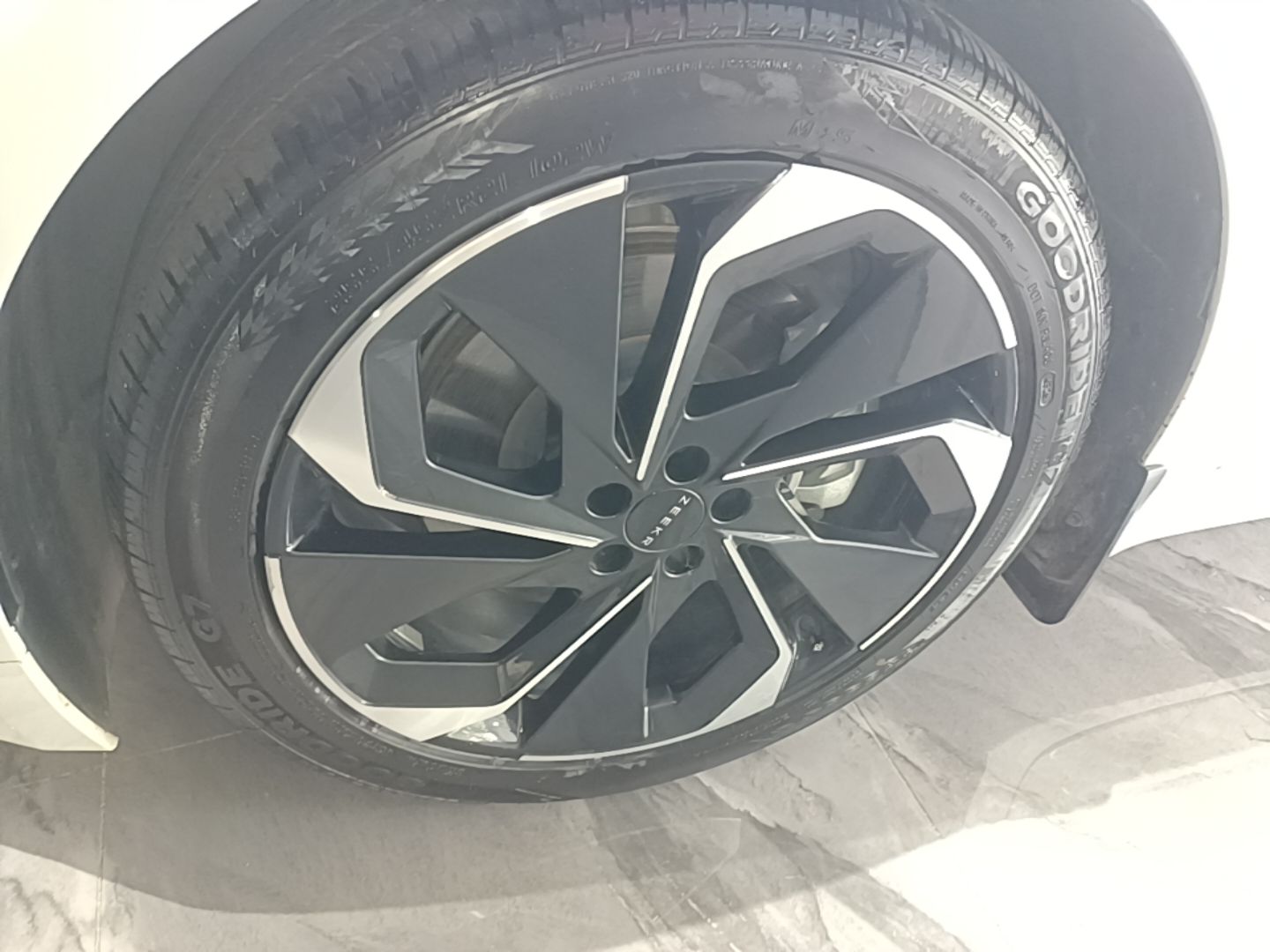 Zeekr 001 2025 WE Edition 95 kWh Rear-Drive — снимка 10
