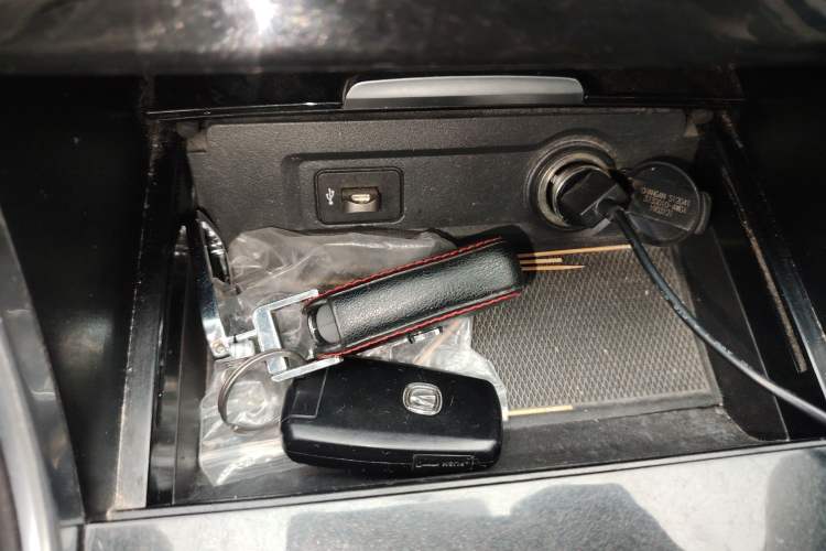 Used CHANGAN CS75 2019 280T Manual Million Edition China VI Interior 1