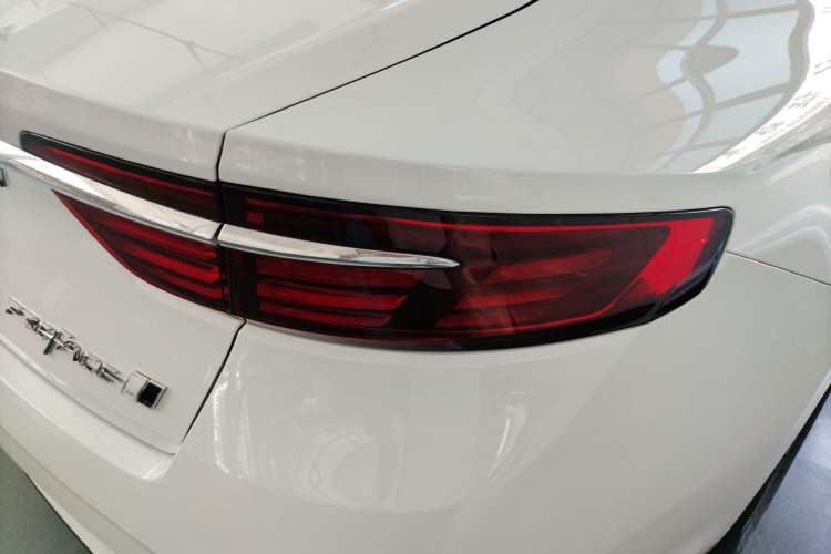 Used Geely Auto Preface 2026 Model Oriental Yao 1.5TD Fuyao Edition Right Rear Taillight