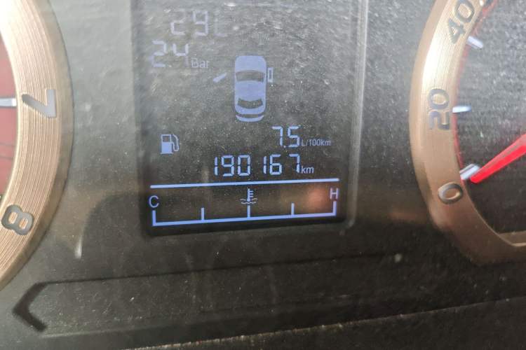 Used FORTHING Lingzhi 2019 Facelifted M5L 1.6L 7-Seater Base Model China VI Standard Odometer Close Up