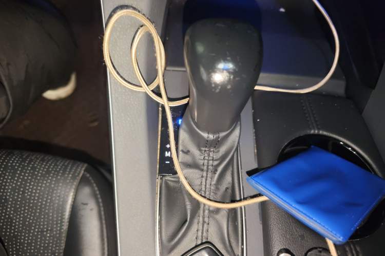 Used Toyota Avalon 2019 2.0L Luxury Edition China VI Standard Gear Lever