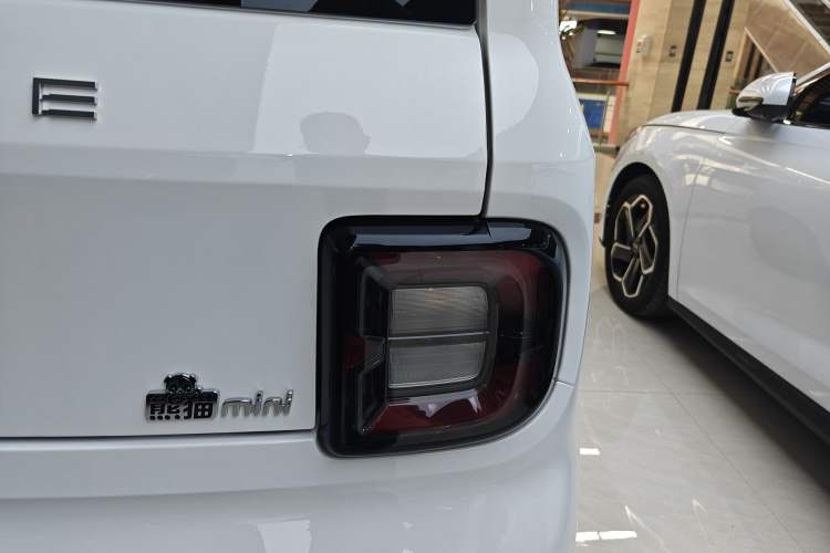 Used Geely Galaxy Panda 2025 210 km – Yuanqi Bear Right Rear Taillight