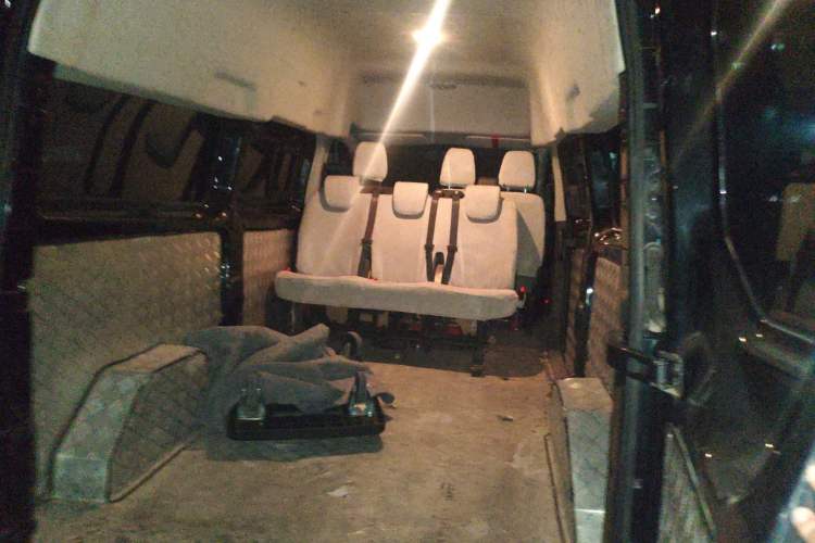 Used Ford Transit 2022 2.0T Gasoline Multi-Purpose Commercial Vehicle Mid-Drive Low-Roof Design with Dual Rear Doors Meeting China VI Emission Standards
