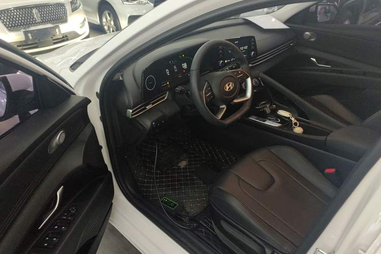 Used Hyundai Elantra 2023 1.5L CVT GLX Elite Edition Driver Seat