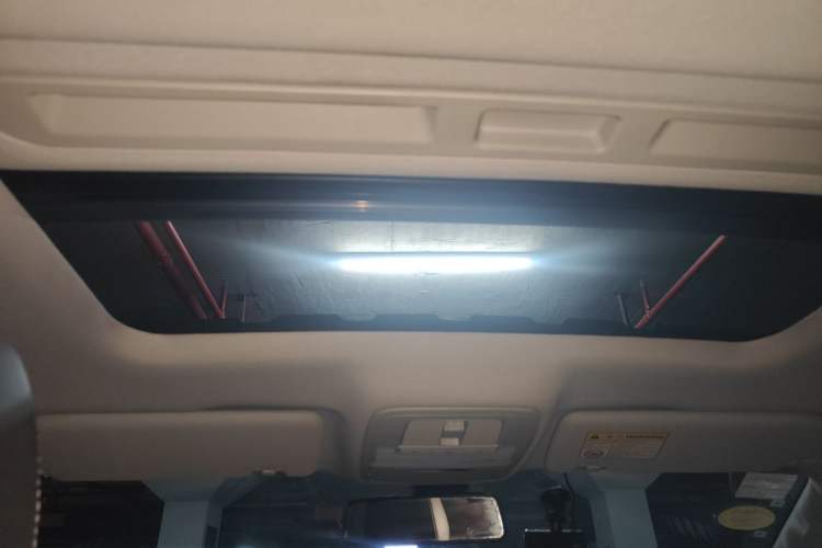 Used Roewe i6 2017 20T Automatic Internet ZhiZun Edition