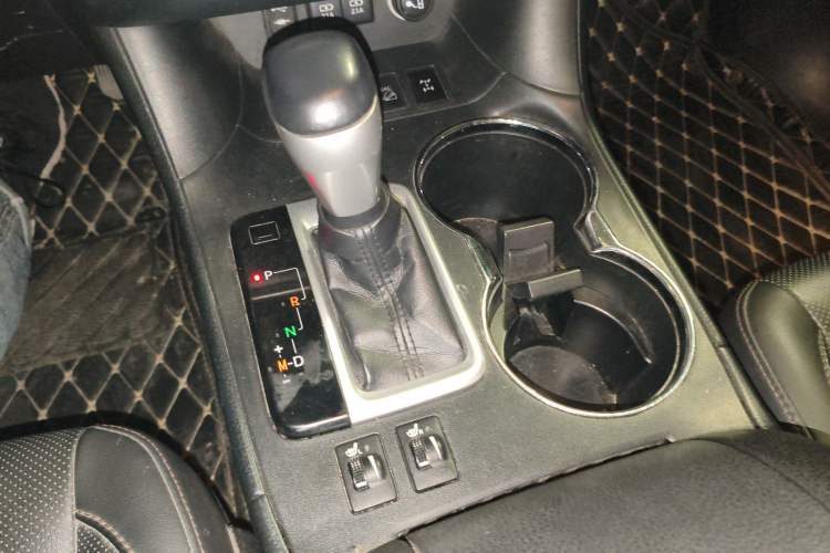 Used Toyota Highlander 2018 2.0T Four-Wheel Drive Luxury Edition 7 Seats China V Emission Standard