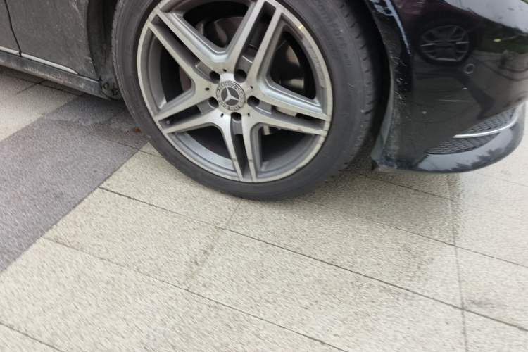 Used Mercedes-Benz E-Class 2015 Revised E 180 L Sport Edition Right Front Wheel Hub