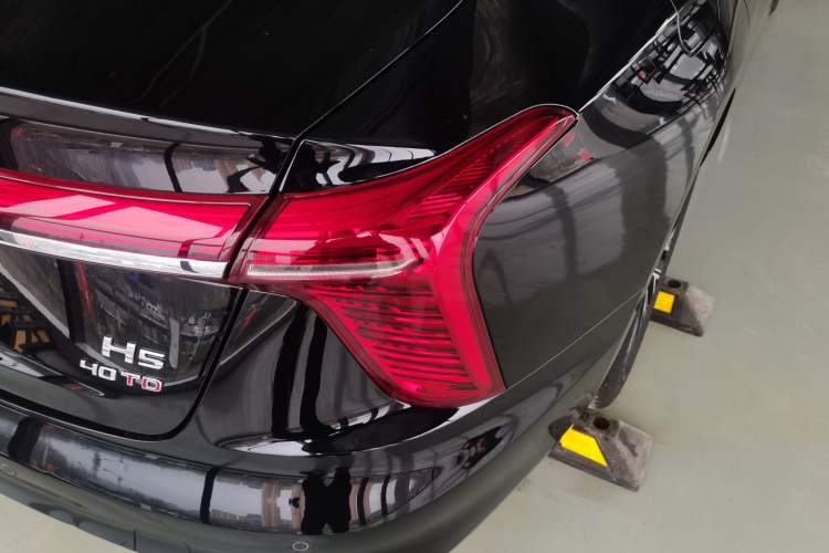 Used Hongqi H5 2025 2.0T Automatic Flag Edition – 500 000 Units Commemorative Version