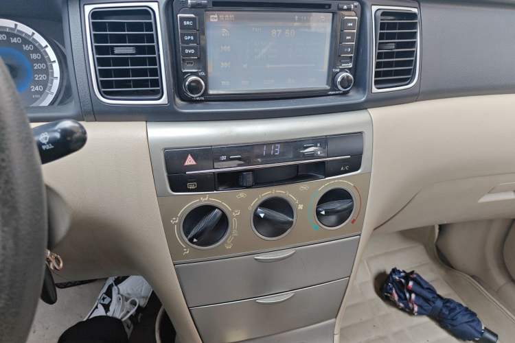 Used Toyota Corolla EX 2013 1.6L Automatic Excellence Edition Audio And AC Panel