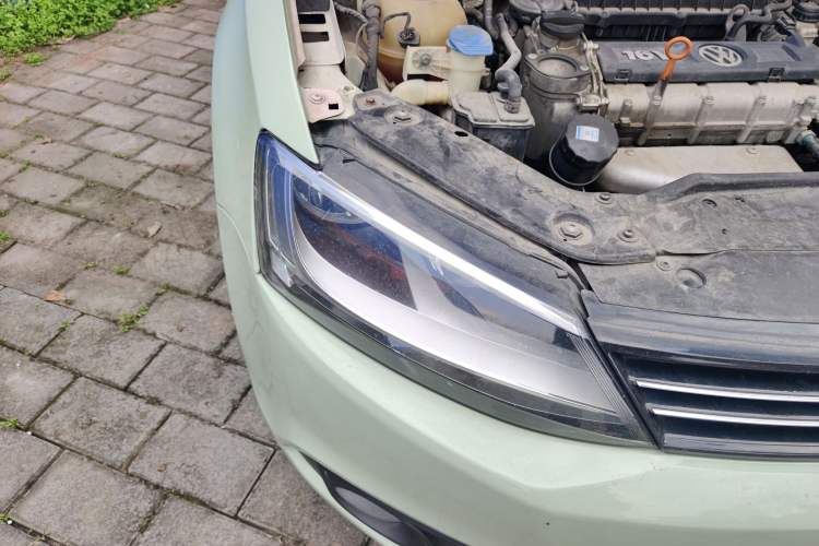 Used Volkswagen Sagitar 2014 1.6L Automatic Comfort Model Right Front Headlight