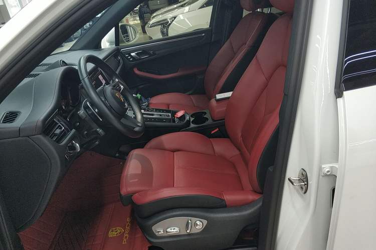 Used Porsche Macan 2023 Macan 2.0T Left Front Seat