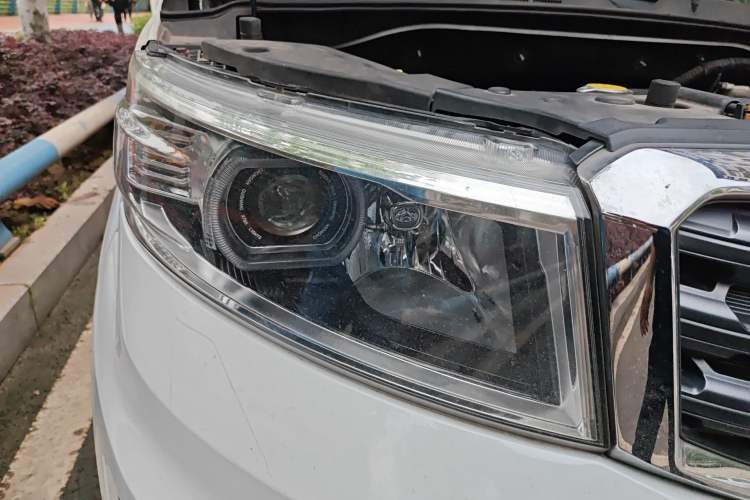 Used CHANGAN OSHAN X70A 2019 1.5L Manual Luxury Model China VI Standard