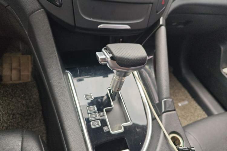 Used Dongfeng Aeolus AX7 2015 2.0L Automatic Zhiyi Trim
