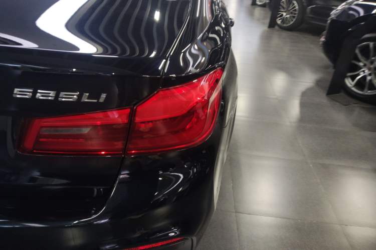 Used BMW 5 Series 2019 525Li M Sport Package