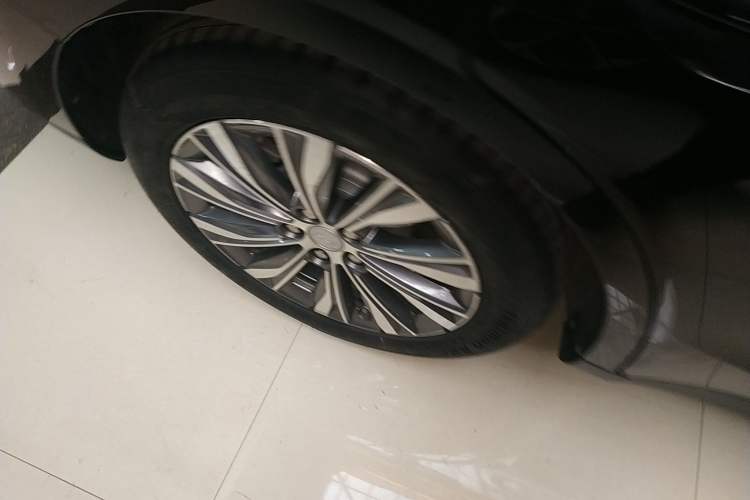 Used Hongqi E-QM5 2022 431 km Charge & Enjoy Edition