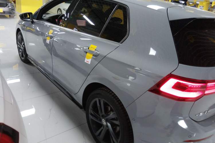 Used Volkswagen Golf 2023 Facelift 280TSI DSG R-Line Lite