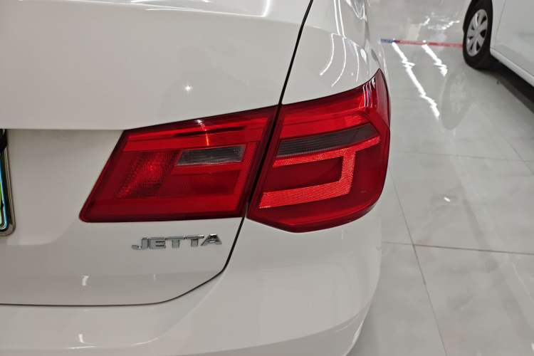 Used Volkswagen Jetta 2015 Zhuihui Edition 1.4L Manual Fashion Model
