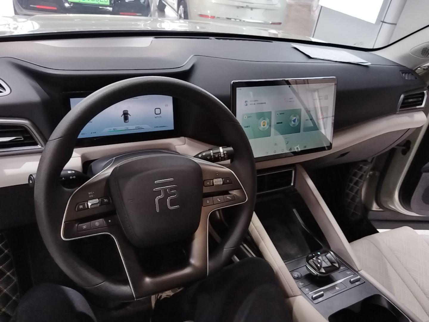 BYD Yuan UP 2024 401KM Leading Edition — снимка 12