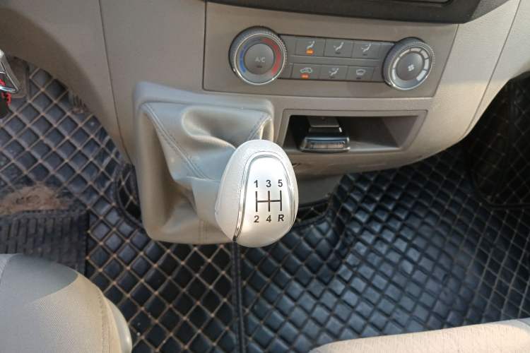 Used JAC Sunray 2021 2.0T Fuel-Efficient King Logistics Van Long Wheelbase D20TCIF1