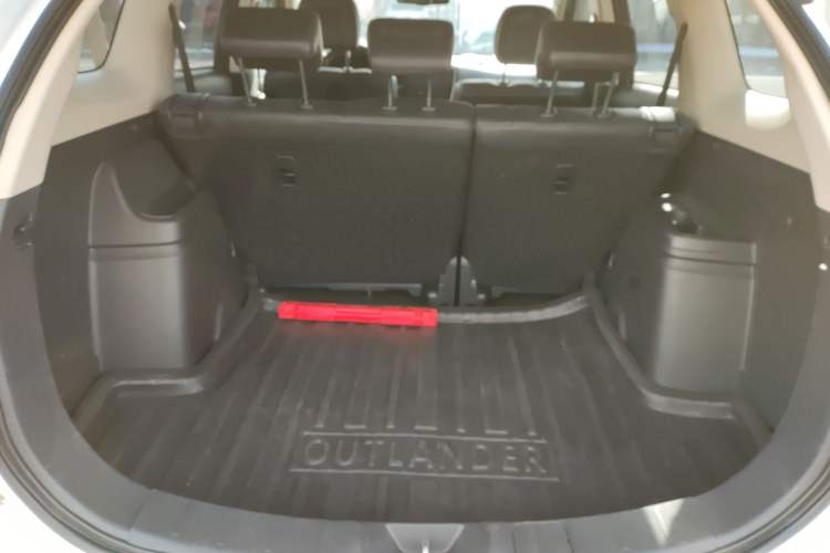 Used Mitsubishi Outlander 2018 2.0L Two-Wheel Drive Glory Edition 5 Seats