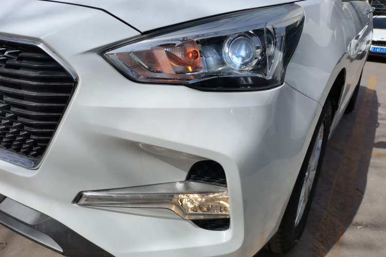 Used Haval M6 2017 1.5T Automatic Two-Wheel Drive Elite Model Left Front Headlight