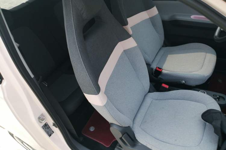 Used Wuling Hongguang MINIEV 2021 Macaron Fashion Model Lithium Iron Phosphate Right Front Seat