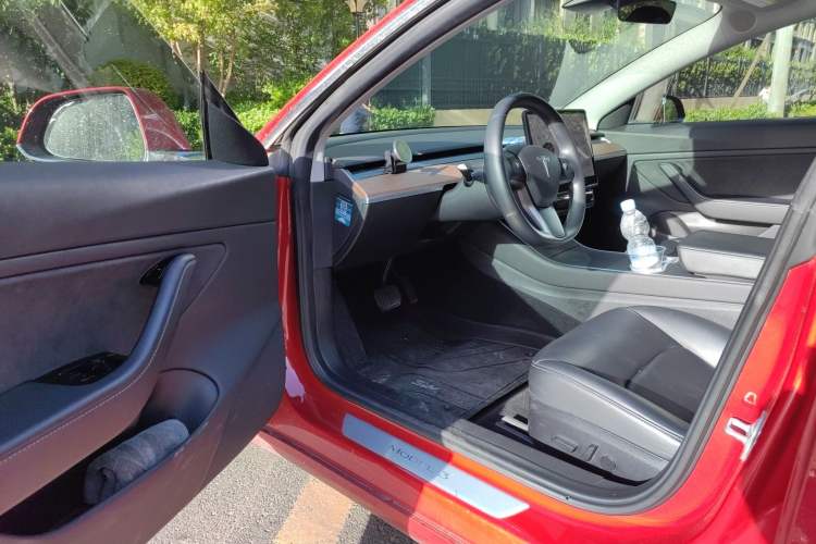 Used Tesla Model 3 2019 Long-Range All-Wheel-Drive Version
