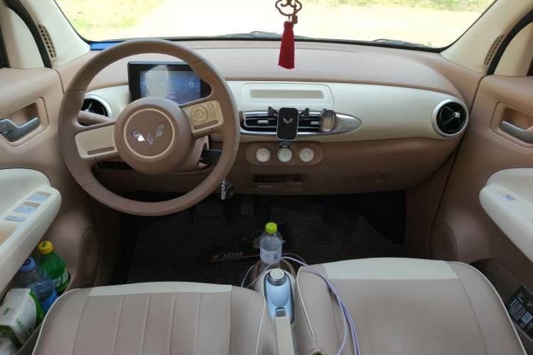 Used Wuling Hongguang MINIEV 2025 Four-Door Version Advanced Edition Center Console