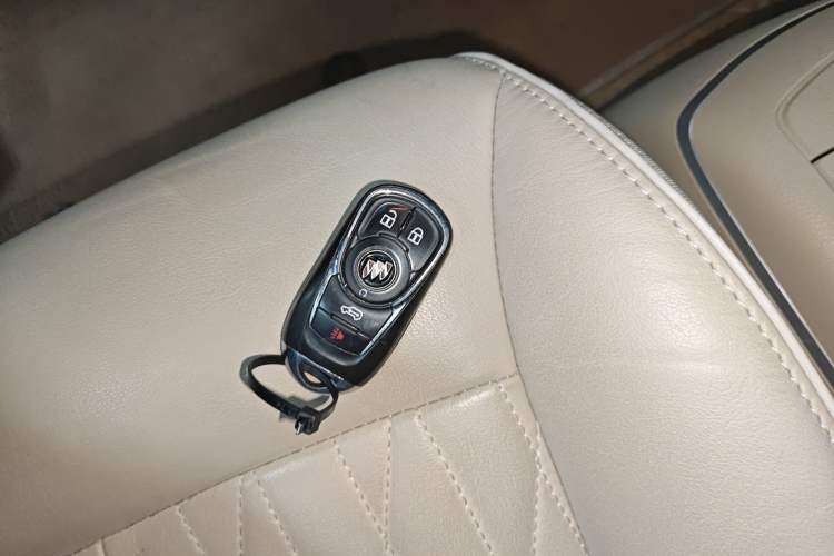 Used Buick GL8 2023 Facelifted Land Cruiser Executive Luxury Version