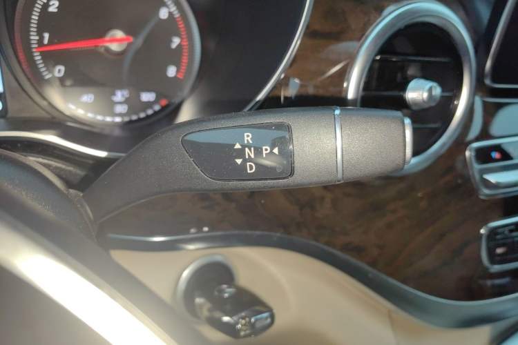 Used Mercedes-Benz V-Class 2018 V 260 L Prestige Extended Version China VI Gear Lever