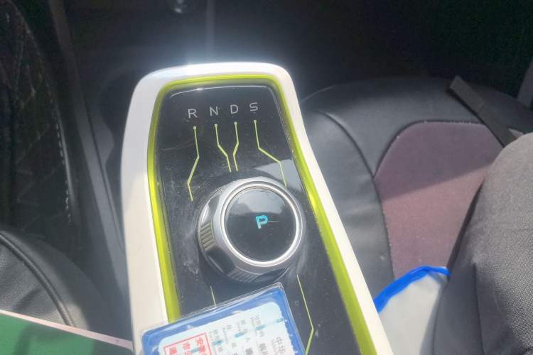 Used CHANGAN Benni E-Star 2022 Charming Edition Colorful Model Lithium-Ion Battery