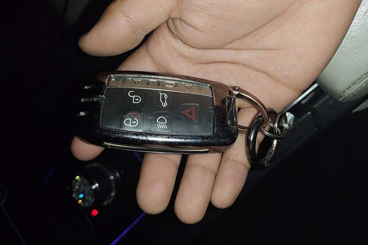 Used Jaguar F-PACE 2016 3.0 SC Four-Wheel Drive S High-Performance First-Edition Limited Model