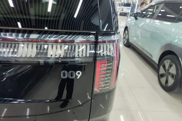 Used Zeekr 009 2024 7-Seater Aisle Version 108 kWh