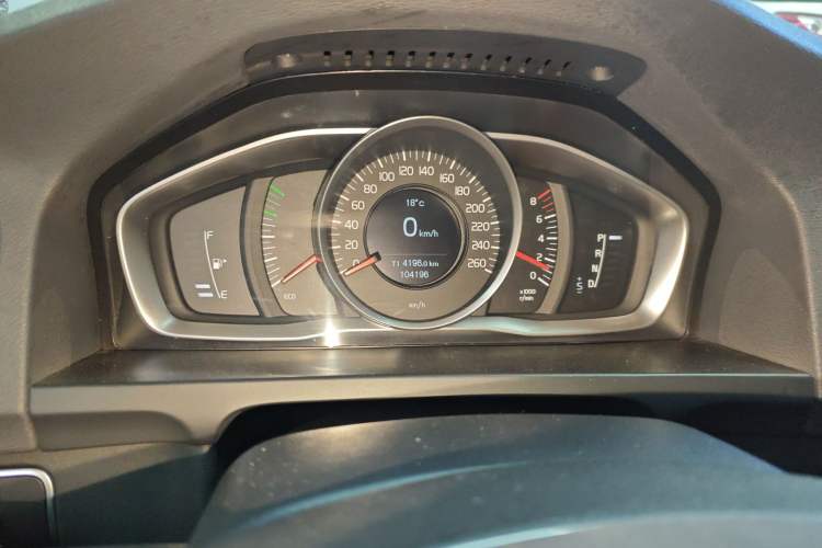 Used Volvo S60 2015 S60L 2.0T Zhiyuan Edition
