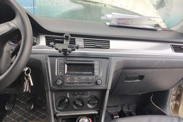 Used Volkswagen Bora 2016 1.6L Manual Fashion Edition Audio And AC Panel