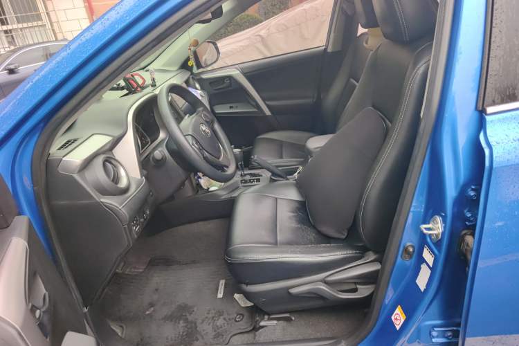 Used Toyota RAV4 2016 2.0L CVT Two-Wheel Drive Fashion Edition China V Standard