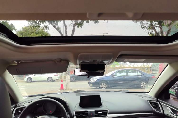 Used Mazda 3 Axela 2017 Sedan 1.5L Automatic Luxury Model China VI Standard