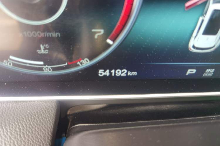 Used Hongqi HS5 2019 2.0T Smart Connect Flagship Edition Odometer Close Up