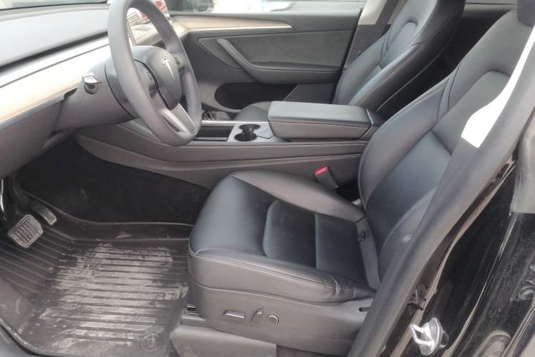 Used Tesla Model Y 2021 Standard Range Rear-Wheel Drive Version Left Front Seat