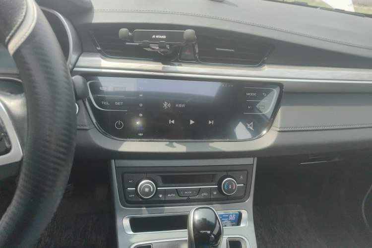 Used Geely Auto Emgrand 2019 Leading Edition 1.5L CVT Upward Asian Games Edition China VI Audio And AC Panel
