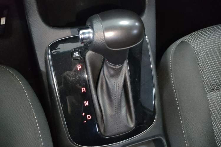 Used Kia K3 2016 1.6L Automatic GL Gear Lever