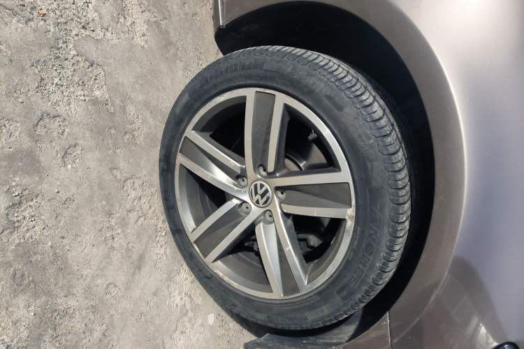 Used Volkswagen FAW-Volkswagen CC 2013 1.8TSI Luxury Model Right Front Wheel Hub